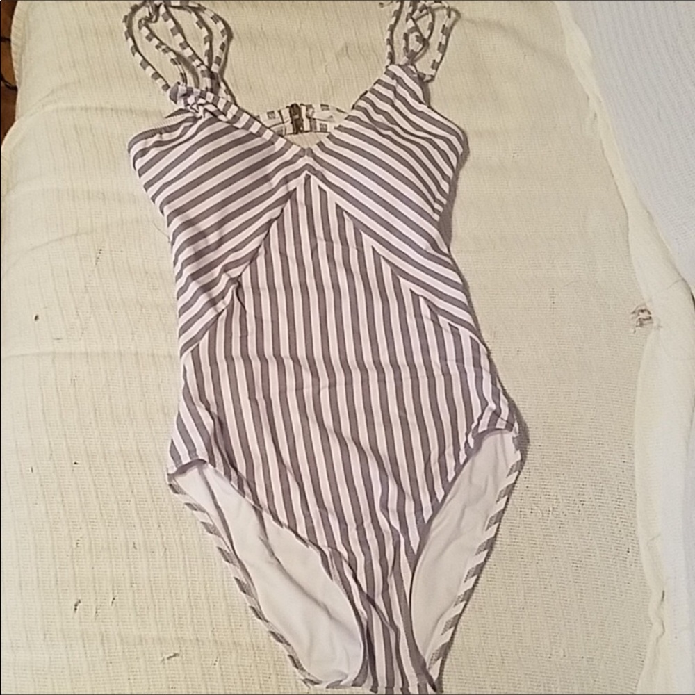 CUPSHE ONE PIECE SZ S NWT